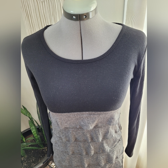 Papillon black a grey ruffle dress size medium - Picture 2 of 9